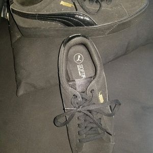 Black platforms Pumas